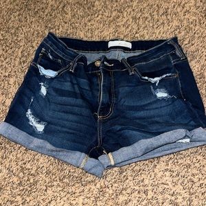 Kancan dark denim, distressed shorts
